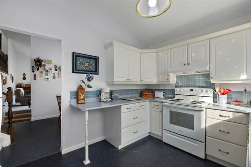 2341 Tranquille Road, Kamloops, BC - Indoor Photo Showing Kitchen