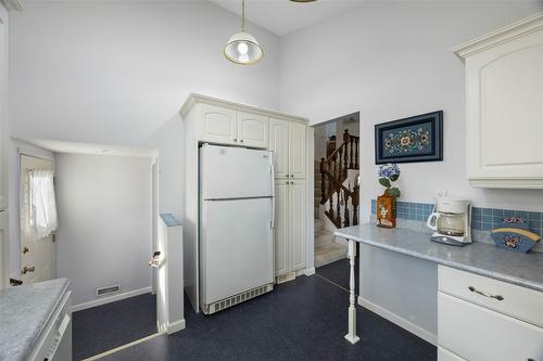 2341 Tranquille Road, Kamloops, BC - Indoor Photo Showing Kitchen