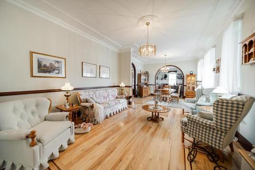 120 Wattsville Road, Cranbrook, BC - Indoor Photo Showing Living Room