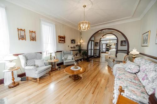 120 Wattsville Road, Cranbrook, BC - Indoor Photo Showing Living Room