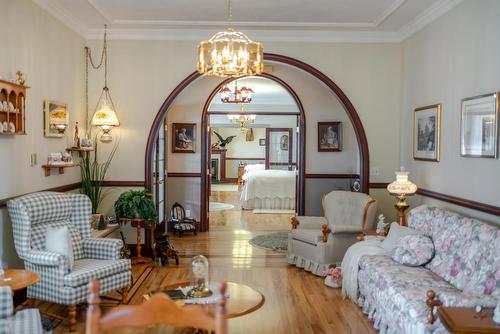 120 Wattsville Road, Cranbrook, BC - Indoor Photo Showing Living Room