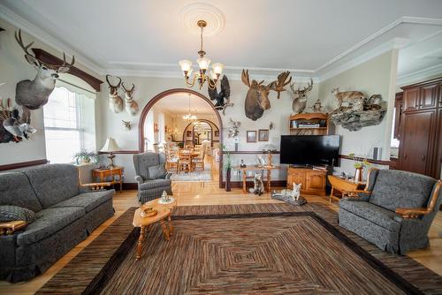 120 Wattsville Road, Cranbrook, BC - Indoor Photo Showing Living Room
