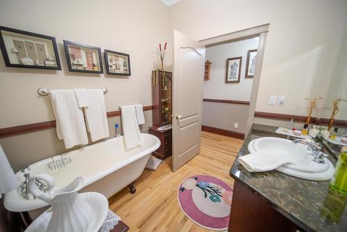 120 Wattsville Road, Cranbrook, BC - Indoor Photo Showing Bathroom