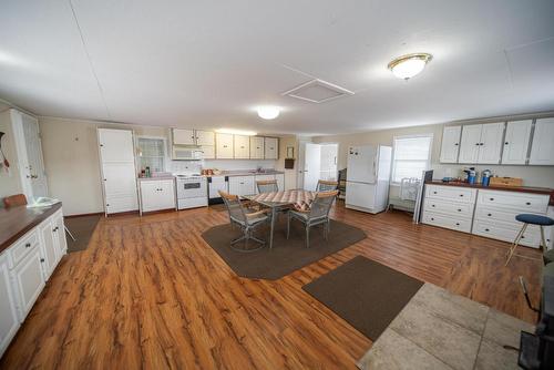 120 Wattsville Road, Cranbrook, BC - Indoor Photo Showing Kitchen