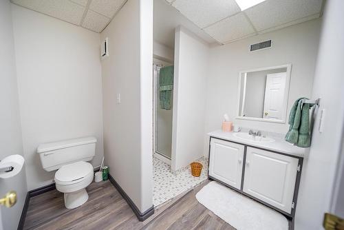 120 Wattsville Road, Cranbrook, BC - Indoor Photo Showing Bathroom