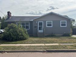 38 Vine AVE  Moncton, NB E1E 1K1