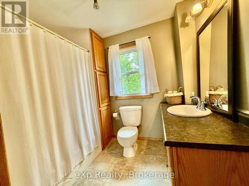 99 6 Concession, Brockton, ON - Indoor Photo Showing Bathroom