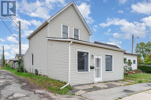 4 ROBINS AVENUE  Hamilton, ON L8H 4M6