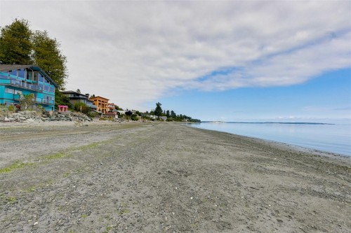 5037 Cordova Bay Rd, Saanich, BC 