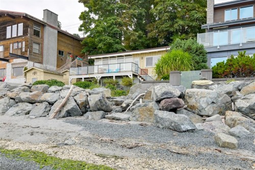 5037 Cordova Bay Rd, Saanich, BC 