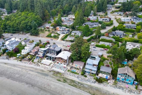 5037 Cordova Bay Rd, Saanich, BC 