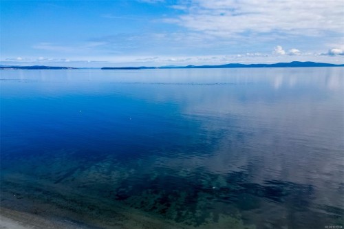 5037 Cordova Bay Rd, Saanich, BC 