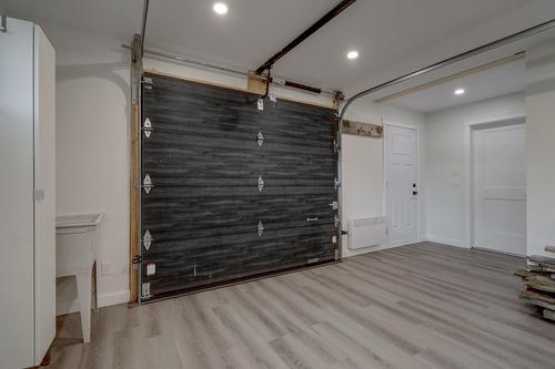 Salle familiale - 181 Mtée Du Coteau, Lantier, QC - Indoor Photo Showing Garage