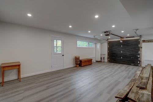 Salle familiale - 181 Mtée Du Coteau, Lantier, QC - Indoor Photo Showing Garage