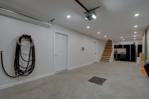 Garage - 181 Mtée Du Coteau, Lantier, QC - Indoor Photo Showing Garage