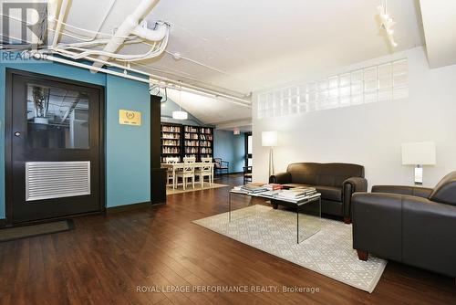344 - 515 St Laurent Boulevard, Ottawa, ON - Indoor Photo Showing Living Room