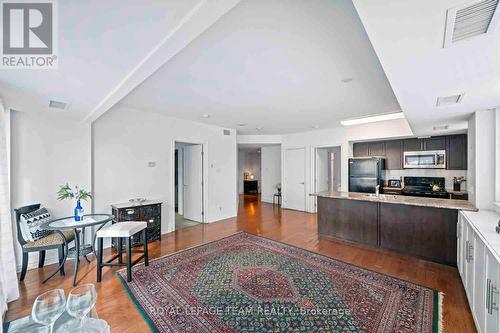 401 - 234 Rideau Street, Ottawa, ON - Indoor Photo Showing Kitchen