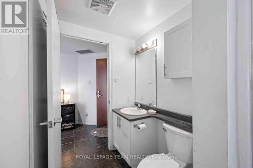 401 - 234 Rideau Street, Ottawa, ON - Indoor Photo Showing Bathroom