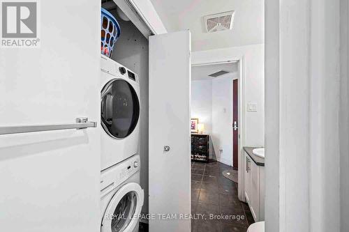 401 - 234 Rideau Street, Ottawa, ON - Indoor Photo Showing Laundry Room
