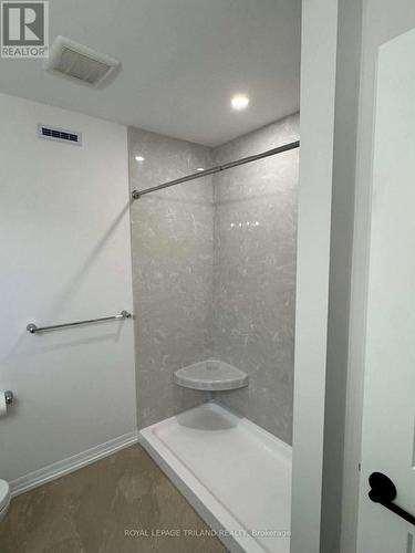 14 Harrow Lane, St. Thomas, ON - Indoor Photo Showing Bathroom