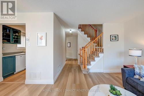 59 Bar Harbour Square, Toronto, ON - Indoor Photo Showing Living Room