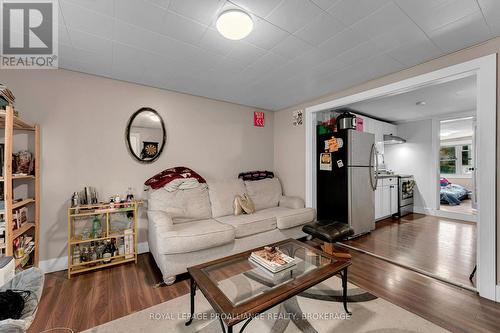 318 Sydenham Street, Kingston (East Of Sir John A. Blvd), ON - Indoor Photo Showing Living Room