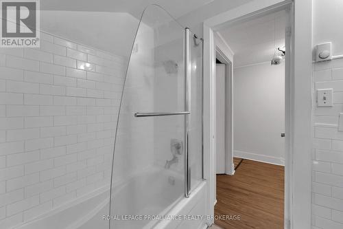 318 Sydenham Street, Kingston (East Of Sir John A. Blvd), ON - Indoor Photo Showing Bathroom