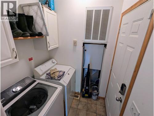 5060 Tatlow Road, Salmon Arm, BC - Indoor Photo Showing Laundry Room