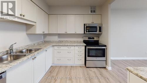 605 - 200 Robert Speck Parkway, Mississauga, ON - Indoor Photo Showing Kitchen With Double Sink