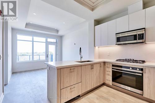 407 - 123 Maurice Drive, Oakville, ON - Indoor Photo Showing Kitchen With Upgraded Kitchen