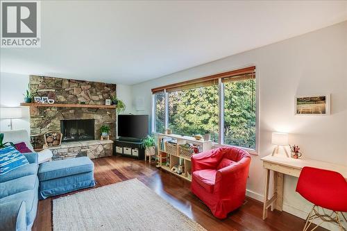 2758 Leecrest Road, Nelson, BC - Indoor Photo Showing Living Room With Fireplace