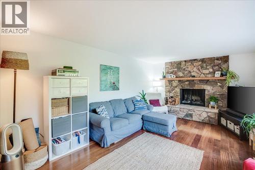 2758 Leecrest Road, Nelson, BC - Indoor Photo Showing Living Room With Fireplace