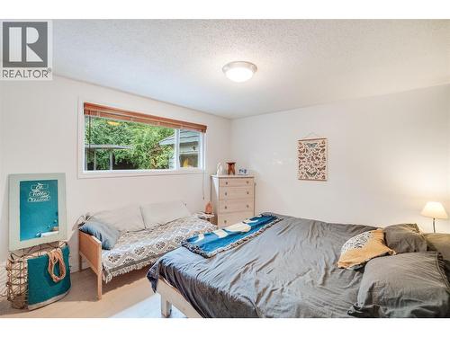 2758 Leecrest Road, Nelson, BC - Indoor Photo Showing Bedroom