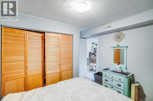 2758 Leecrest Road, Nelson, BC - Indoor Photo Showing Bedroom