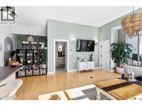 1329 Ellis Street Unit# 304, Kelowna, BC - Indoor Photo Showing Living Room