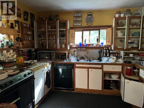 1595 Granite Road, Nelson, BC - Indoor Photo Showing Kitchen With Double Sink