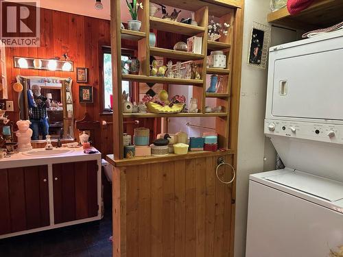 1595 Granite Road, Nelson, BC - Indoor Photo Showing Laundry Room