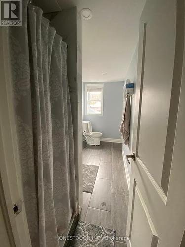 Third floor washroom - 103 Victoria Avenue S, Hamilton, ON - Indoor