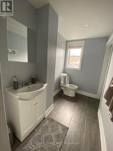 Unit 3 bathroom - 103 Victoria Avenue S, Hamilton, ON - Indoor Photo Showing Bathroom