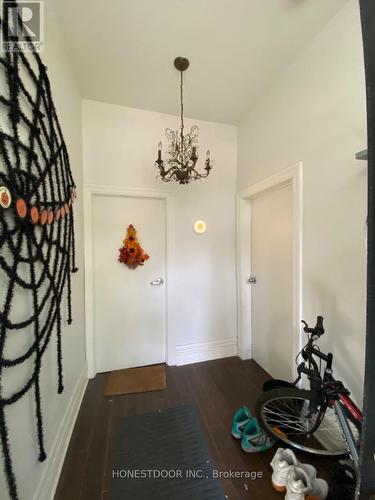 Main entrance foyer - 103 Victoria Avenue S, Hamilton, ON - Indoor Photo Showing Other Room