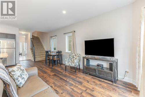 90 Vimy Ridge Crescent, Arnprior, ON - Indoor Photo Showing Living Room