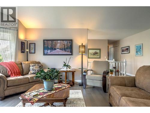8905 Orchard Ridge Drive, Coldstream, BC - Indoor Photo Showing Living Room