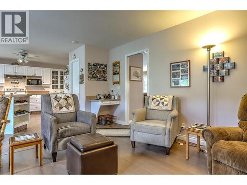 8905 Orchard Ridge Drive, Coldstream, BC - Indoor Photo Showing Living Room