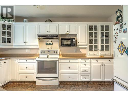 8905 Orchard Ridge Drive, Coldstream, BC - Indoor Photo Showing Kitchen