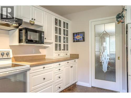 8905 Orchard Ridge Drive, Coldstream, BC - Indoor Photo Showing Kitchen