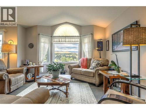 8905 Orchard Ridge Drive, Coldstream, BC - Indoor Photo Showing Living Room