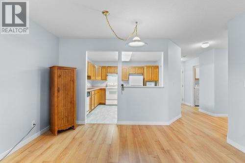 251 6 Street Se Unit# 104, Salmon Arm, BC - Indoor Photo Showing Kitchen