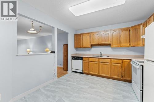 251 6 Street Se Unit# 104, Salmon Arm, BC - Indoor Photo Showing Kitchen With Double Sink