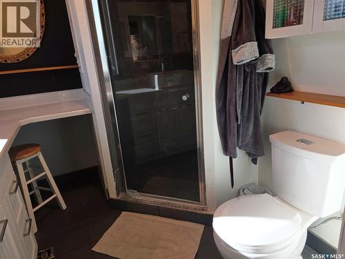 302 8Th Street E, Wynyard, SK - Indoor Photo Showing Bathroom