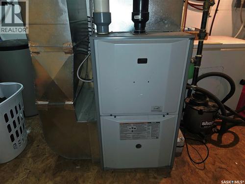 302 8Th Street E, Wynyard, SK - Indoor Photo Showing Basement